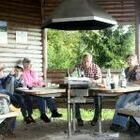 gem�tlich beisammen am R�tte-Pavillion