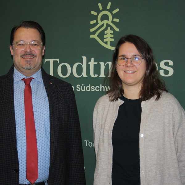 B�rgermeister Marcel Schneier mit Dorothee Schmitz