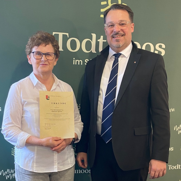 Edeltraud Speicher und B�rgermeister Marcel Schneider