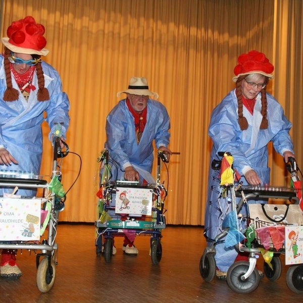 Die Lebk�chler bei ihrem Auftritt in der Halle