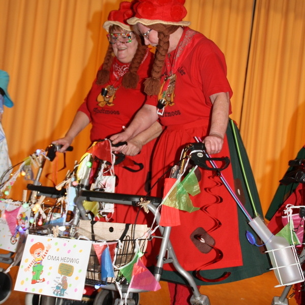 Die Lebk�chler bei ihrem Auftritt in der Wehratalhalle 